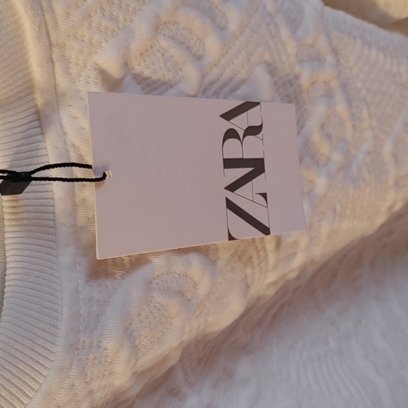 NWT Women's Soft White Patterned Top - Picture 7 of 11